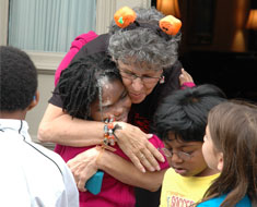 Image: First Lady Vicki Hurwitz gives a welcoming hug