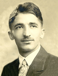 David Peikoff's class picture, 1929 - he's wearing a suit and tie, has a mustache